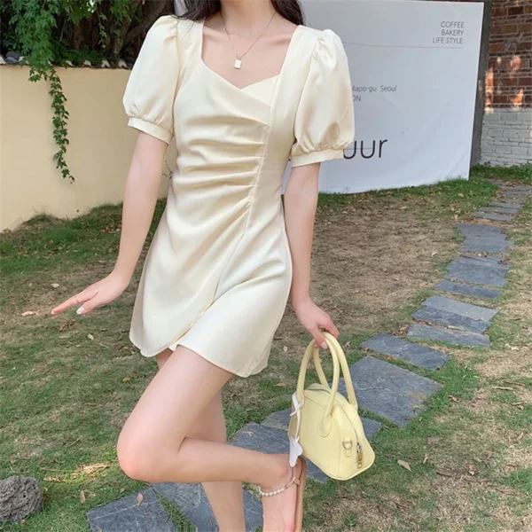 耍個小浪漫🌹法式方領泡泡袖不規則連身裙